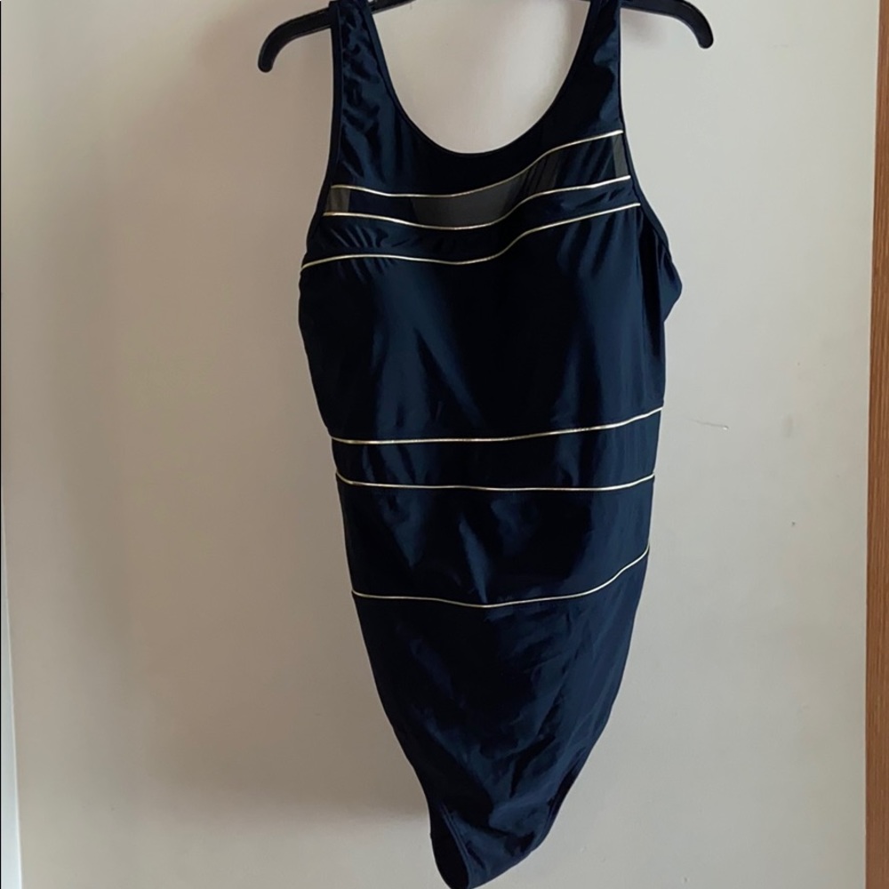 Woman’s tank swimsuit black